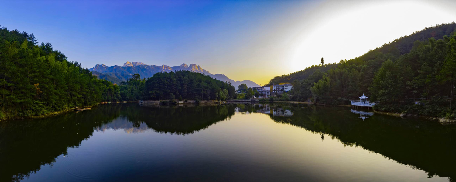 天柱山大峡谷景区：桃园湖