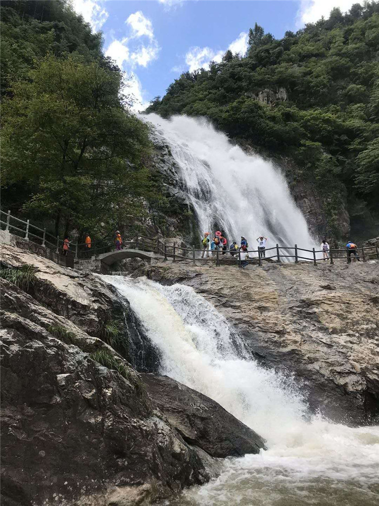 安徽天柱山峡谷景点-通天瀑