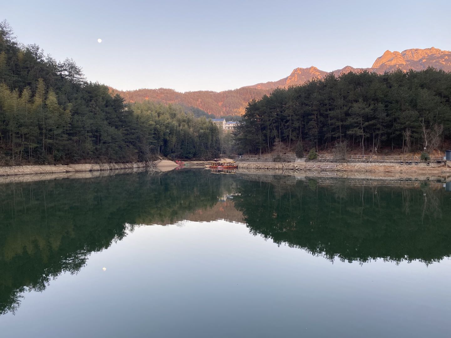 天柱山大峡谷祝大家新年快乐！